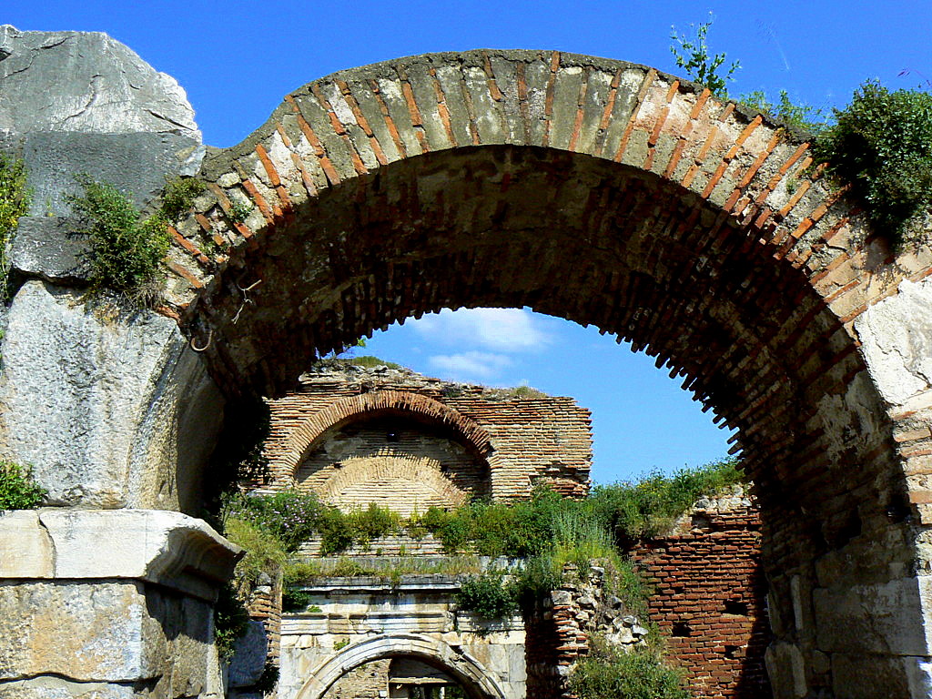 The old city walls of Iznik